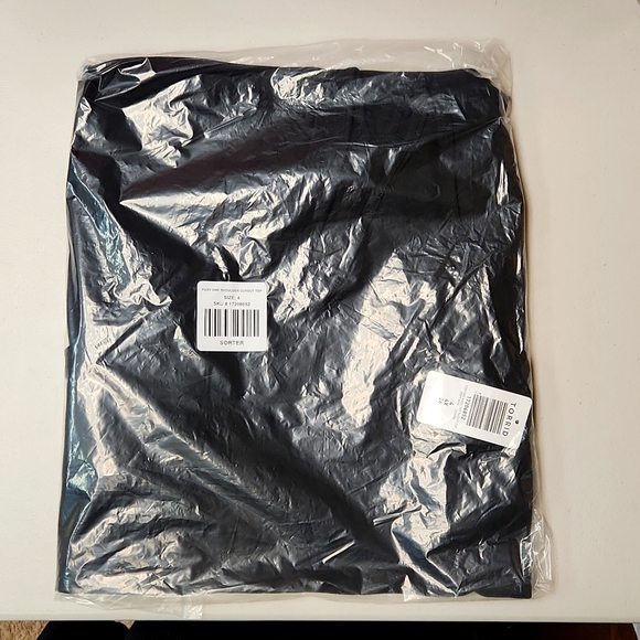 ❤️NWT VINTAGE TORRID FOXY FITTED ONE SHOULDER - CUT OUT - CAMI TANK - PLUS SIZE - Picture 4 of 10